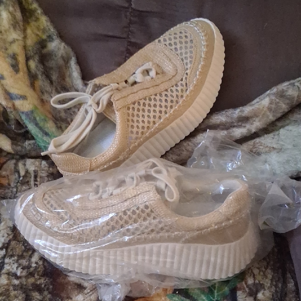 Dolce Vita Beige Mesh Platform Sneakers